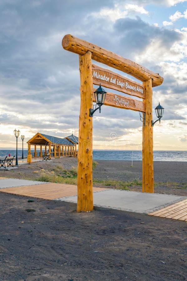 Casa Costanera Lago Buenos Aires, Los Antiguos Εξωτερικό φωτογραφία